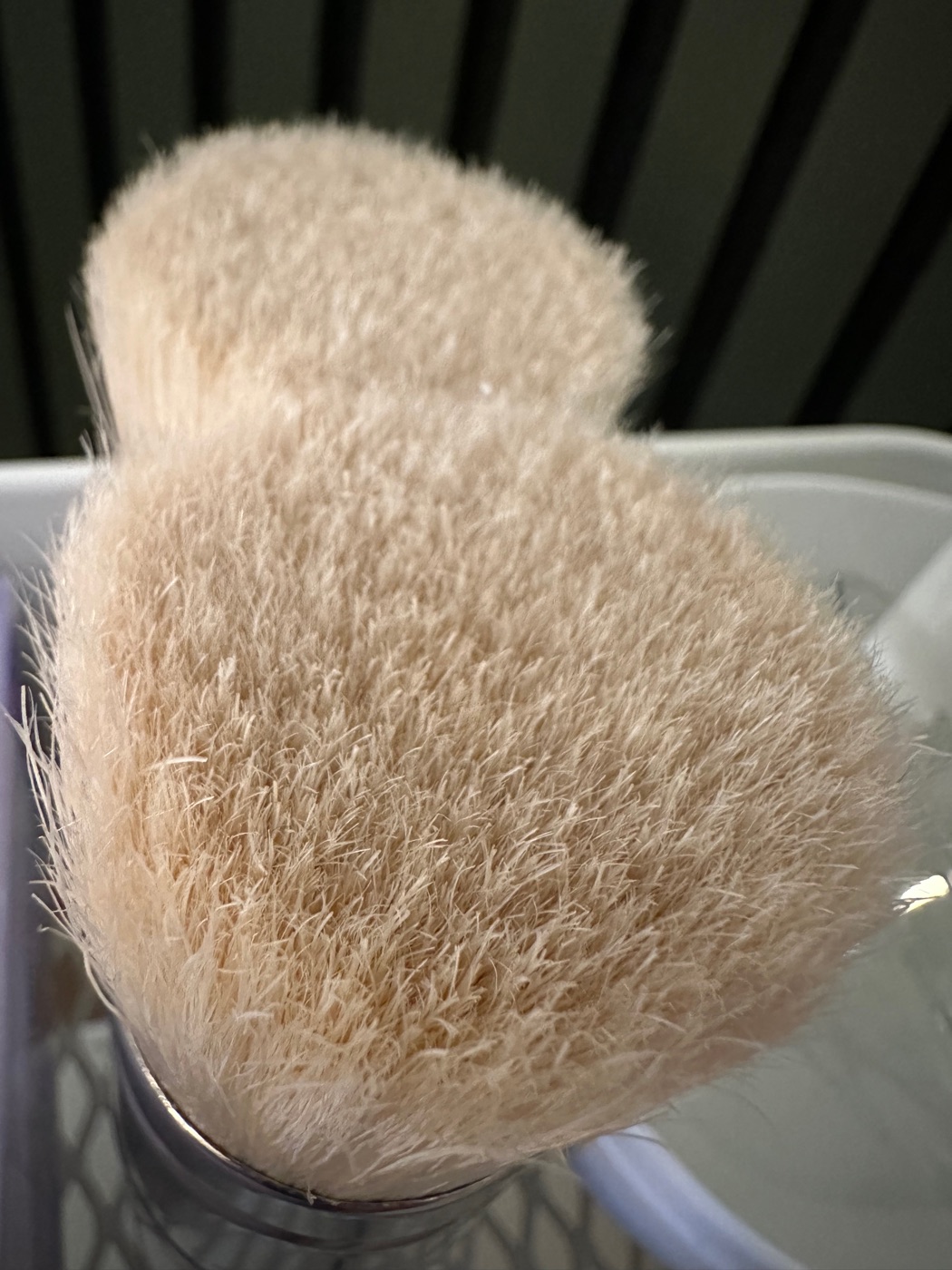 Weiche Kosmetikpinsel für die nordische Pinselmassage